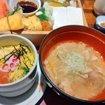 遊食豚彩 いちにいさん - 左のご飯も蒸されてます