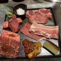 近江うし焼肉 にくTATSU 日本橋室町店 - 