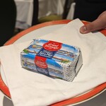 シェ・イノ - バターについて質問したところ、実物をお見せいただきました！