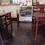 日進食堂 - 店内テーブル席