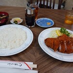 日進食堂 - 上カツライス 1100円の全容