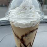 フラットホワイト コーヒー ファクトリー - ドリンク写真:エスプレッソモカワイレカ /575 +税