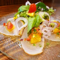Cucina mollo - 燻製カジキマグロとオレンジのカルパッチョ