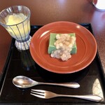 東京 芝 とうふ屋うかい - 蓬(よもぎ)とうふとパインゼリー