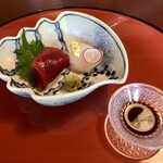 東京 芝 とうふ屋うかい - 真鯛の金箔乗せとマグロ赤身