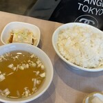 広東家庭料理おかむら - ご飯セット 必須でした 漬物も美味しい