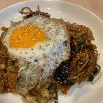 広東家庭料理おかむら - お店のおすすめ 炒め五目焼きそば、五目炒麺と日本のやきそばと中国の干炒麺の良いとこ取り 必食と思います