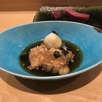 寿司割烹 魚紋 - 煮物：白川甘鯛