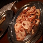 塩ホルモン 炭や - 軟骨スライスは飲んべには最高