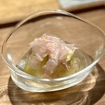 日本料理FUJI - ■折戸なすの煮浸し
      お口直しとのことですが、こちらは丸ナスだからか、水分量がすごい！
      鰹節の香りや旨味と一緒に、美味しい茄子ジュースを飲んでいるみたい。