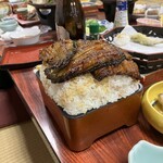 鰻福亭 - 息子用の鰻重です。（鰻は、白米の中にも入っていました）