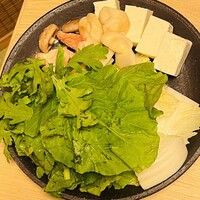 先斗町しゃぶしゃぶすき焼き きらく - 色とりどりの野菜♥️