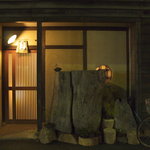 看板も暖簾もありません。お間違えの無いように