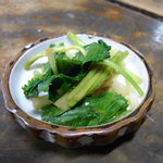 大衆酒場 斎藤 - お通しは三つ葉のお浸し