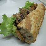 マダムルージュ - ハニーマスタードチキン　グリルされたチキンに　ハニーマスタード　ずっしりと重い　2014/03/19 