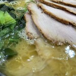 ラーメン 杉田家 - 燻煙チャーシューと黄金の鶏油