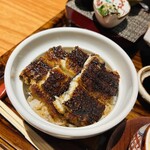 炭焼 うな富士 - パリうま鰻丼　山椒で頂きました