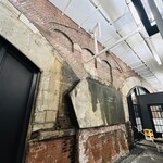 炭焼 うな富士 - この日は大雨で旧ガードからは結構な勢いで
      染み染み濡れ濡れとロマンティックが止まらない　