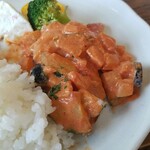 キッチン ブルー グローブ - カポナータは山盛りです