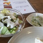 キッチン ブルー グローブ - サラダ、お新香のアップ