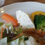 キッチン ブルー グローブ - ポテサラも最後に食べます