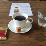 キッチン ブルー グローブ - アフターコーヒー、テーブルが明るい！