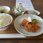 キッチン ブルー グローブ - 金目鯛ポワレ　マスカルポーネとダイストマトのカポナータ