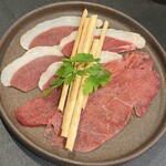 ジビエの隠家 - 鴨の生ハムと鹿の生ハム