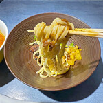 うずとかみなり - タマリンドペーストをまぶして麺をいただきます