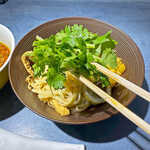 うずとかみなり - たっぷりのパクチー