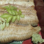 いも膳 - 鰻の白焼き❗このタイミングで❗❤我が家から持参した山椒の葉っぱものせて頂きます。我が家の山椒の葉っぱは相変わらず、スクスク育っております❗朝摘みして来て良かったわ。(笑)