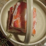 いも膳 - タラバガニさま❗異次元の刺し身盛りの中は当たり前のように鎮座してました。ポン酢をつけて、召しあがれと言われましたぁ〜❤