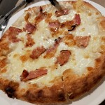 クチーナ - ベーコンとモツァレラチーズのピッツァ