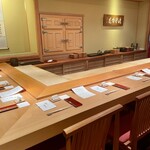 鮨 さかい - カウンター12席