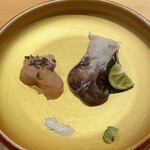 鮨 さかい - 牡丹海老(北海道増毛産)・鳥貝(京都府舞鶴産、養殖)