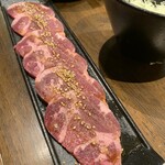 炭火焼ホルモン ぐう - タンすじ