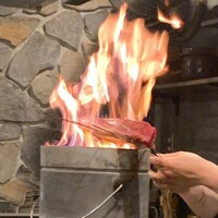 魚と炭と鉄板と ととと - カツオの藁焼き