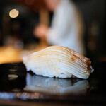 鮨 三心 - ケンサキイカ。繊細さを通り越した職人芸の包丁の入れ方。