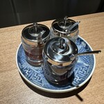 KHAO - パッタイのソースは３種