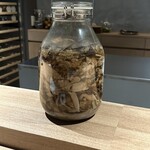 KHAO - 渡り蟹を漬け込んだもの。パッタイのソースに使用。