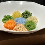 KHAO - カオヤム　中央はバタフライピーで色付けしたタイ米。