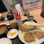 食事処 あじもり - 肉厚のチキン