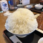 とん㐂 - ごはん大盛り　マンガ盛りです