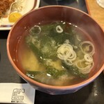 とん㐂 - 味噌汁は若干薄め