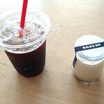 ベイク アップ - ドリンク写真:ごほうびプリン＆アイスコーヒー