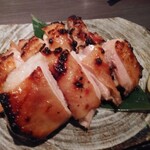 府中日本酒バルTOKUTOUSEKI - 【お料理8品＋生ビールや日本酒全40種含む飲み放題3時間付き】￥5,000から鶏もも肉の塩麹焼き