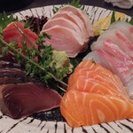 府中日本酒バルTOKUTOUSEKI - 【お料理8品＋生ビールや日本酒全40種含む飲み放題3時間付き】￥5,000からお刺身5種