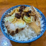 喜多屋 - ラーメンの具材に自家製ラー油トッピング
