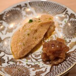 鮨 さかい - ⑨鮟肝(北海道余市産)&刻み奈良漬 
      産卵は春～初夏、旬は秋～春で特に晩冬が○
      裏漉しの鮟肝は滑らかクリーミー、コクがあり日本酒が進む、直ぐに全てを食べずにチョコチョコ合間に食べるのか○