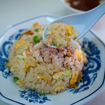 美華 - カニチャーハン￥830（スープ付き）